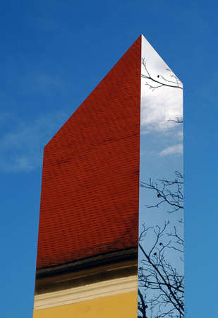 Glass pillar with coloristic different reflections