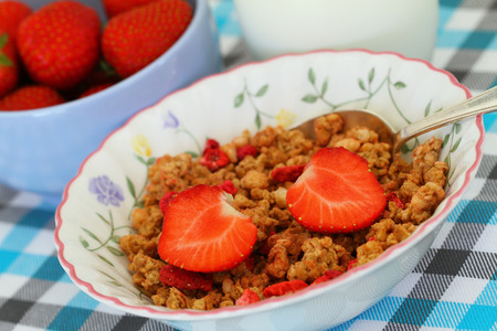Breakfast cereal with fresh strawberriesの写真素材