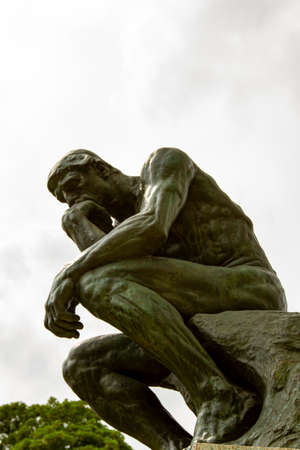 Photo pour Paris, France 06/12/2010: A close up isolated photo of famous The Thinker statue by Auguste Rodin. Image features the details of hands and leg muscles from the side. I - image libre de droit