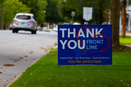Chestertown, MD, USA 08/30/2020:  close up image of a yard sign by the street that says "Thank you' to all front line health care workers for their efforts during the COVID-19 pandemic.のeditorial素材