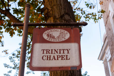 Frederick, MD, USA 10/14/2020: Frederick is a historic town and a popular tourist destination. Walking tours in town stop at historic Trinity Chapel, built in 1763 as a part of United Church of Christのeditorial素材