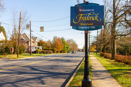 Frederick, MD, USA 11-24-2020: Welcome to Frederick sign at the outskirts of the city. Founded in 1745 this historic Maryland town is  seat of Frederick County. A local park with walking trail is seenのeditorial素材