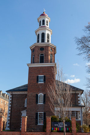 Alexandria, VA, USA 11-29-2020: Close up vertical  image of the historic Christ Church. This brick building with a tower was buit in 1773 as the main Church of England in the neighborhood.のeditorial素材