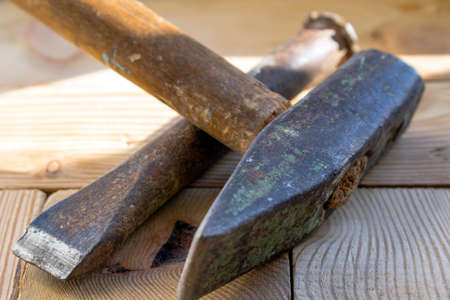 Construction hammer and chisel