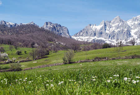 Mogrovejo mountains in the north of Spainの写真素材
