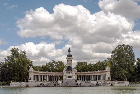 MADRID SPAIN - MAY 2014. Anonymous tourists walking through the retirement park in Madrid on a sunny dayのeditorial素材