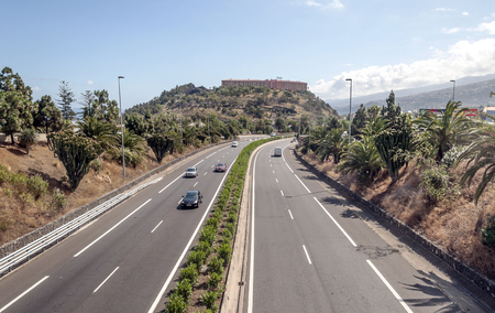 LA OROTAVA TENERIFE SPAIN - JUNE 2014 Highway north of Tenerife with cars driving on a sunny dayのeditorial素材