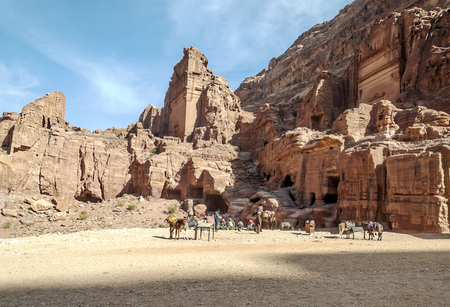 PETRA, JORDAN-FEBRUARY 2015. Tourists in Petra in Jordan .. Petra is an important archaeological site in Jordan, and the capital of the ancient Nabatean kingdom, whose inhabitants called it Raqmu. Petra is not a city built with stone but, literally, excavのeditorial素材