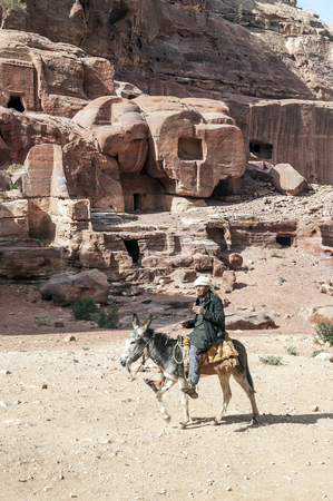 PETRA, JORDAN-FEBRUARY 2015. Tourists in Petra in Jordan .. Petra is an important archaeological site in Jordan, and the capital of the ancient Nabatean kingdom, whose inhabitants called it Raqmu. Petra is not a city built with stone but, literally, excavのeditorial素材