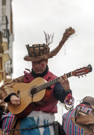 CADIZ, ANDALUSIA, SPAIN-FEBRUARY 2015. Anonymous people disguised singing in the Carnival of Cadiz, Spain.のeditorial素材