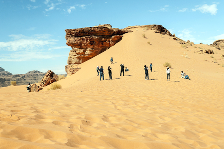 WADI RUM, JORDAN-FEBRUARY 2015. Tourists in the desert of Wadi Rum. Wadi Rum is a protected desert area located in southern Jordan. It is characterized by impressive sandstone mountains such as Ishrin and natural arches such as the stone bridge of Burda.のeditorial素材