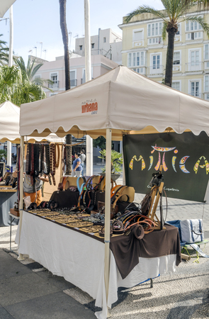 Cadiz, Andalusia, Spain-Octuber 2017. Anonymous people walking through the streets of Cadiz. Cadiz is a city and municipality of Spain, capital of the homonymous province, in the autonomous community of Andalusia. With 118 048 inhabitants registered in 20のeditorial素材