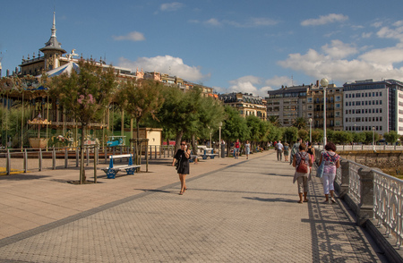 SAN SEBASTIAN, SPAIN - SEPTEMBER 2018. Streets next to the beach of La Concha in San Sebastian with people walking in them.のeditorial素材