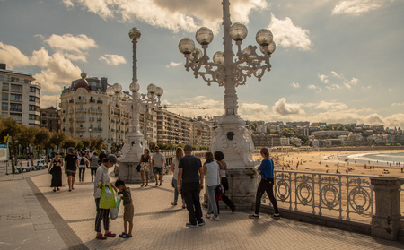 SAN SEBASTIAN, SPAIN - SEPTEMBER 2018. Streets next to the beach of La Concha in San Sebastian with people walking in them.のeditorial素材