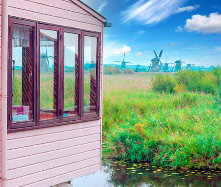 Giethoorn, village of Holland with canals and rural houses on a cloudy dayの写真素材
