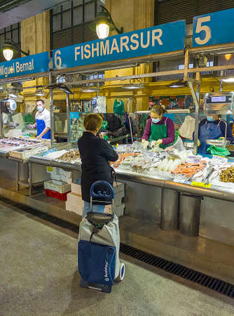 Jerez de la Frontera, Spain-November 2021. Fish market in the center of Jerez de la Frontera. You can see the people in the market.のeditorial素材