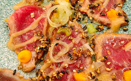 Meat with vegetables and sesame seed served on a plateの写真素材