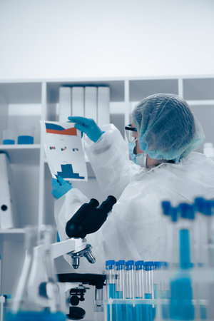 A dedicated scientist is analyzing data in a lab, highlighting microscopys crucial role in research methodologies for effective scientific discovery, which is vital for advancements in scienceの写真素材