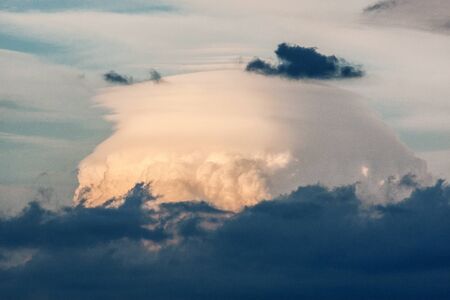 Lenticular cloud, altocumulus lenticularis