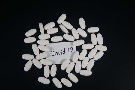 white pills with bottle black backgroundのeditorial素材