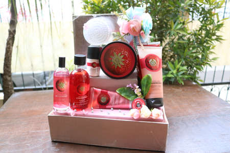 Seserahan | Gift for Married, Beauty Equipment, Perfume, flowerのeditorial素材