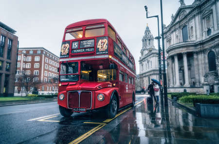 London, United Kingdom January 2, 2018: passengers with AEC Routemaster bus next to St. Paul's Cathedralのeditorial素材