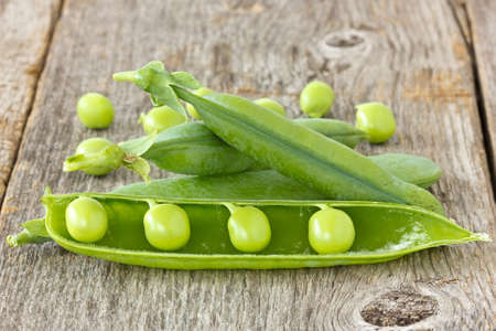 green organic peas on the  wooden backgroundの写真素材