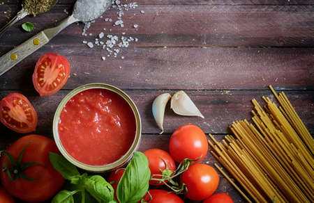 Italian tomato sauce with basil and whole wheat pasta