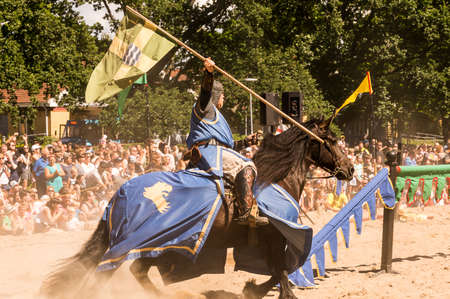 Wadkoping Orebro Sweden Juli 2016 mediaval fair with market and nights reenactment riding horsesのeditorial素材