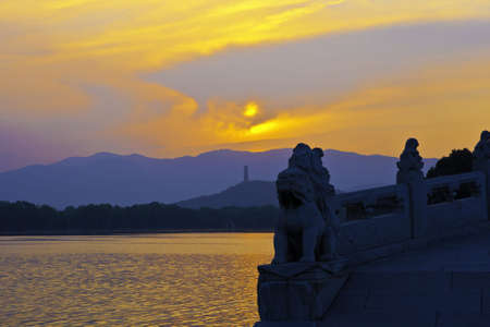 Seventeen Arch Bridge in sunsetの写真素材
