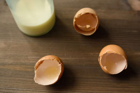 Eggshell on the wooden table