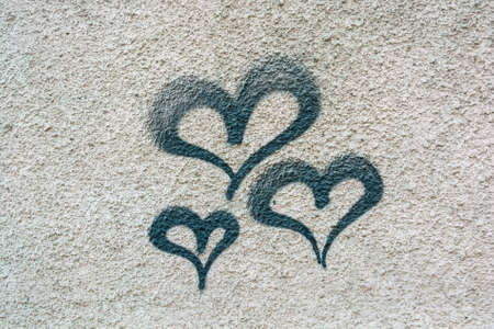 Graffity hearts on grey wall covered with plasterの写真素材