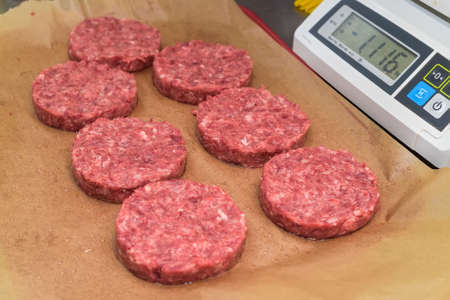 Raw burger cutlets on scales close upの写真素材