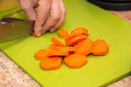Slicing carrots close upの写真素材