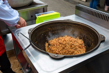Cooking rice pilau in large bowl