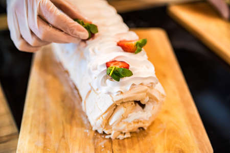 Making white swiss roll closeの写真素材