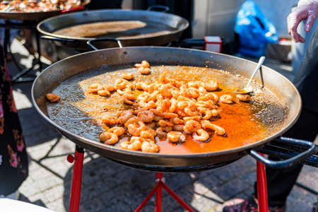 Pan with roasted prawns for sale outdoorsの写真素材