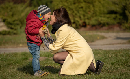 Mom and son play in natureの写真素材