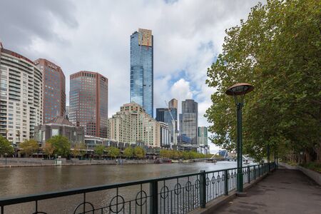 MELBOURNE - JAN 31 2016: View of Yarra river with Eureka Tower and office buildings in the background.のeditorial素材