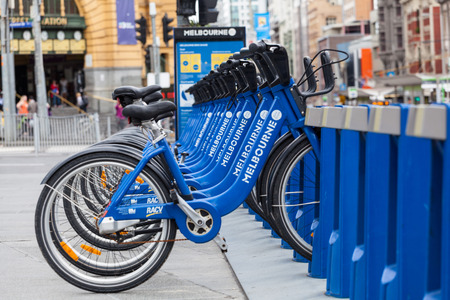 MELBOURNE - JAN 31 2016: Row of blue city bicycles on the streets of Melbourne.のeditorial素材