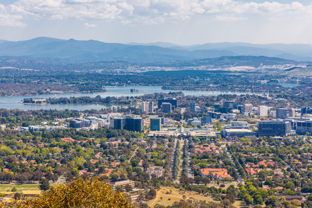 View of Canberra city from Mt. Ainslie lookout on bright sunny dayのeditorial素材