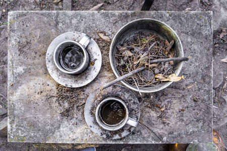 Set of old coffee cups with leftovers and dirt - top down viewの写真素材