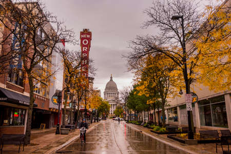 State Capitol from State Street in Madison, Wisconsinのeditorial素材