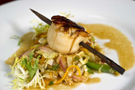 Image of a beautifully prepared gourmet scallop dishの写真素材