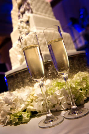 Image of toasting champagne flutes at a weddingの写真素材