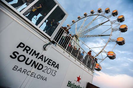 BARCELONA - MAY 23 - Ferris wheel at Primavera Sound 2013 Festival on May 24, 2013 in Barcelona, Spain.のeditorial素材
