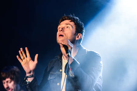 BARCELONA - MAY 24, 2013 - English brit-pop band Blur performs at Primavera Sound 2013 Festival on May 24, 2013 in Barcelona, Spain.のeditorial素材