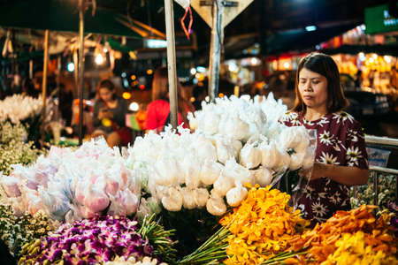 BANGKOK, THAILAND - MARCH 4, 2016: Flowers on sale at night flower market in Bangkok, Thailand.のeditorial素材