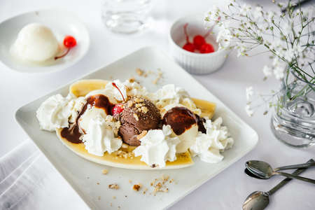 Banana split ice cream served on white plateの写真素材