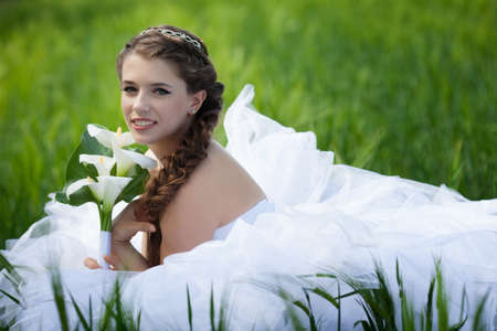 Beautiful bride with callas flowers の写真素材